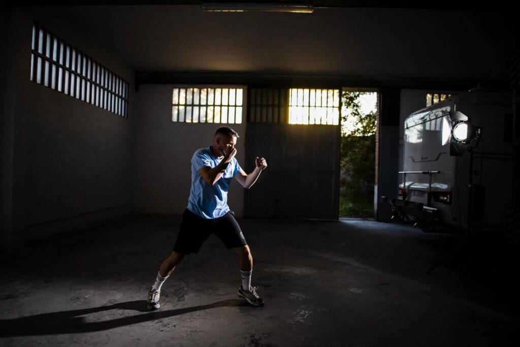 Tutorial distancia en boxeo: Salir corto o largo después de golpear - Portada