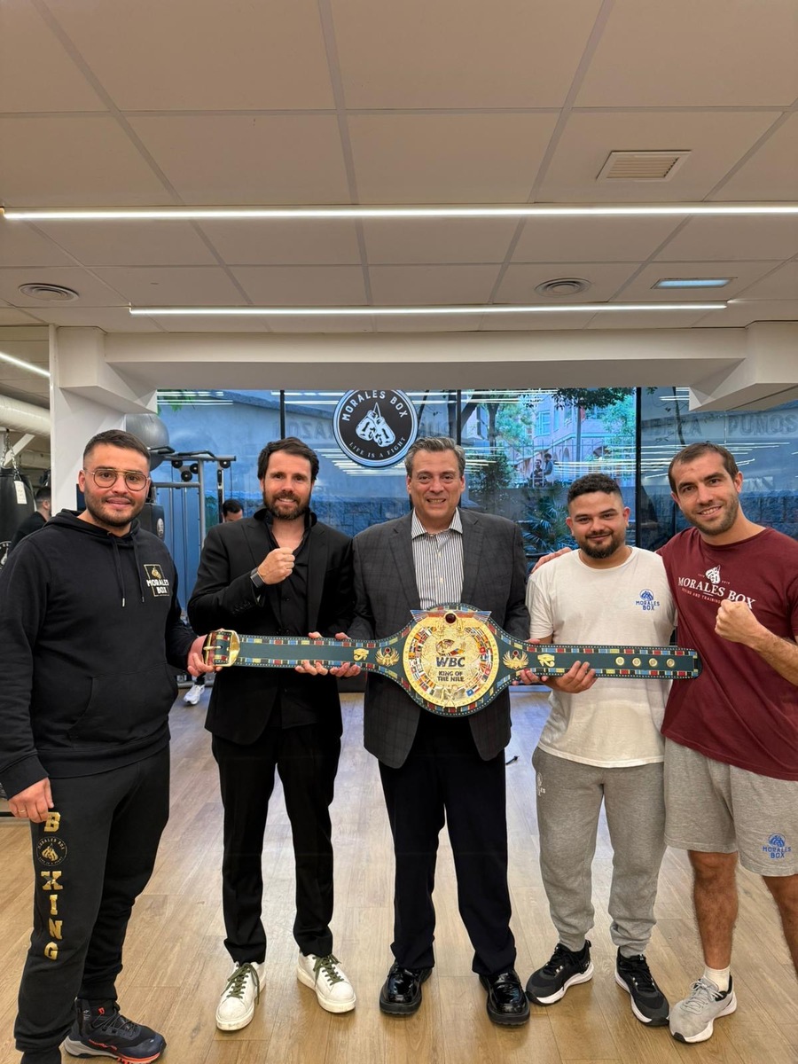 Cristian Morales ejerce de anfitrión de lujo en la visita del WBC a España - Portada